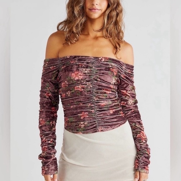 Free People Reina Off The Shoulders Velvet Top Romantic - Picture 2 of 7